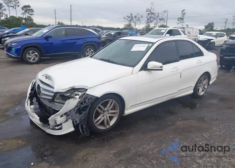 2013 Mercedes-Benz C 250 Sport из США, поврежденный, VIN WDDGF4HB0DA770800